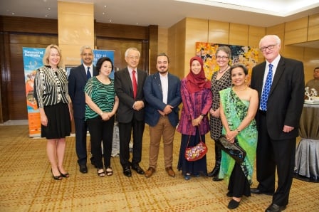 The Australian High Commissioner, H.E. Mr Miles Kupa (right), his wife, Ms Zuly Chudori (second from right), Deputy High Commissioner Mrs Jane Duke (left), staff of the Australian High Commission and guests with Chef Adam Liaw.